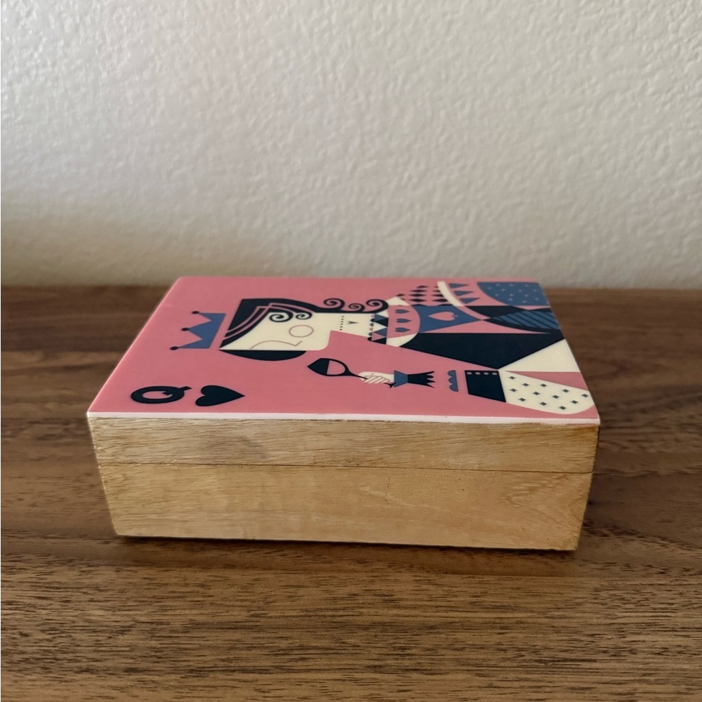 NWT Queen of Hearts Pink Art wooden Trinket Box